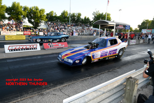 Chuck Loftin - 'Nitro Pyscho' (near lane) vs 
Jordan Ballew - 'Ballew Thunder' (far lane)